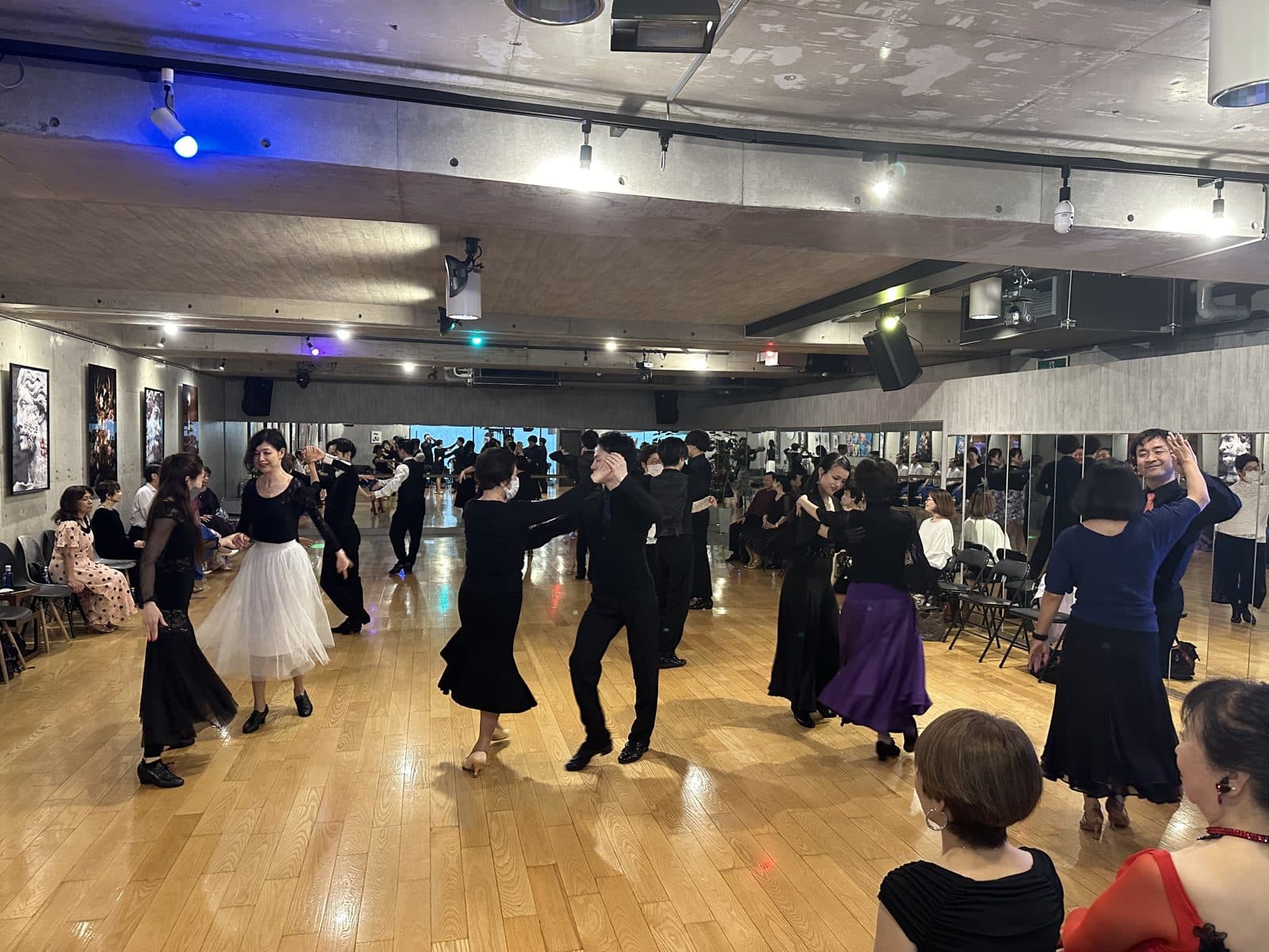 サンバってどんな踊り?|初心者向けに特徴・魅力を解説