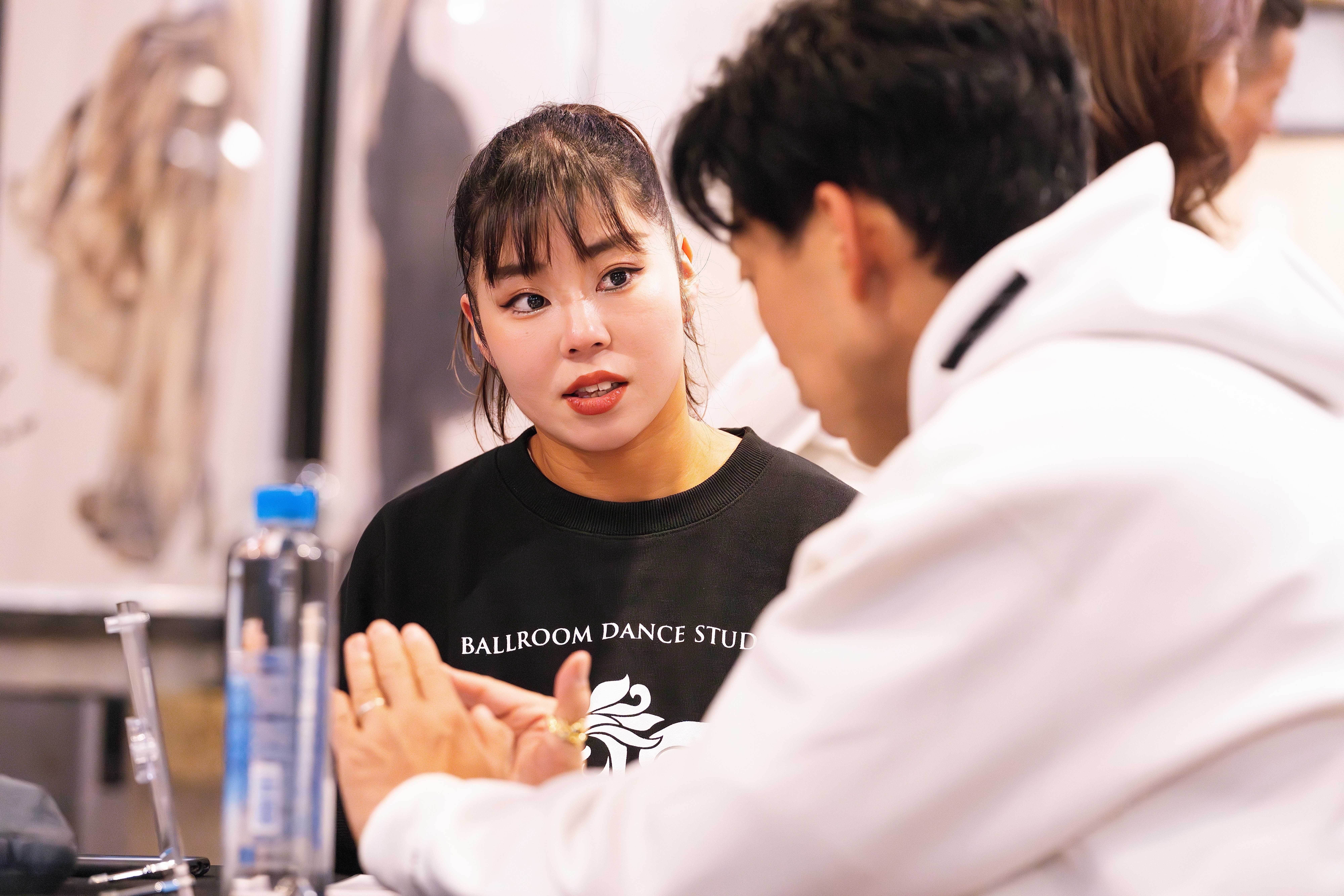 【初心者向け】社交ダンスの服装は？「レンタルウェア」で会社帰りに手ぶらで優雅なレッスンを